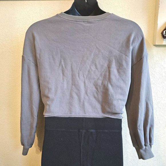 P'tula Gray Crop Sweatshirt Size Large Workout Gym Crossfit - Picture 2 of 3
